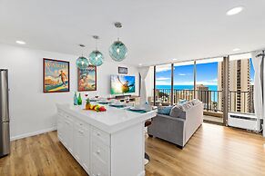 High Floor Ocean View Condo (King Bed and Parking)