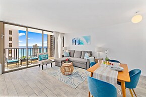 High Floor Ocean View Condo (King Bed and Parking)