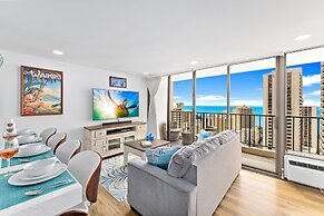 High Floor Ocean View Condo (King Bed and Parking)
