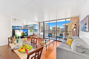 High Floor Ocean View Condo (King Bed and Parking)