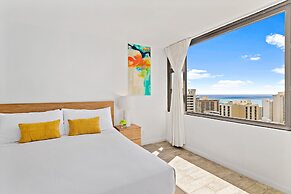 High Floor Ocean View Condo (King Bed and Parking)