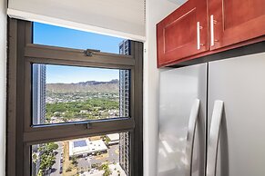 High Floor Ocean View Condo (King Bed and Parking)