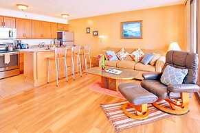 High Floor Ocean View Condo (King Bed and Parking)