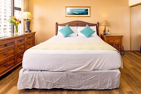 High Floor Ocean View Condo (King Bed and Parking)