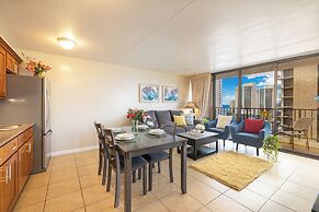 High Floor Ocean View Condo (King Bed and Parking)