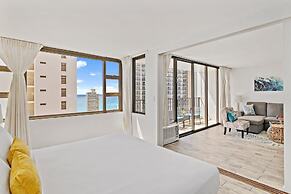 High Floor Ocean View Condo (King Bed and Parking)