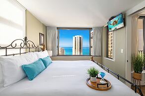 High Floor Ocean View Condo (King Bed and Parking)
