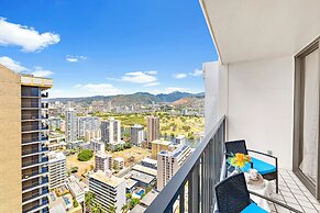 High Floor Ocean View Condo (King Bed and Parking)