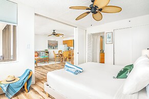 High Floor Ocean View Condo (King Bed and Parking)