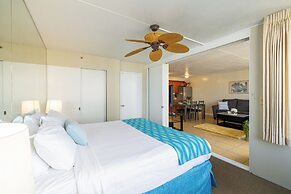 High Floor Ocean View Condo (King Bed and Parking)