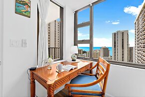 High Floor Ocean View Condo (King Bed and Parking)