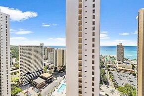 High Floor Ocean View Condo (King Bed and Parking)
