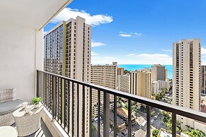 High Floor Ocean View Condo (King Bed and Parking)