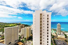 High Floor Ocean View Condo (King Bed and Parking)