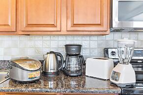 High Floor Ocean View Condo (King Bed and Parking)