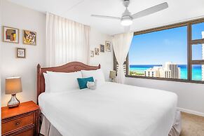 High Floor Ocean View Condo (King Bed and Parking)