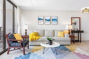 High Floor Ocean View Condo (King Bed and Parking)