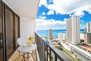 High Floor Ocean View Condo (King Bed and Parking)