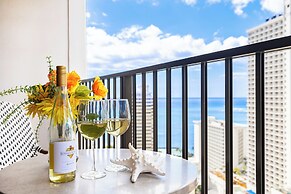 High Floor Ocean View Condo (King Bed and Parking)