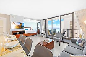 High Floor Ocean View Condo (King Bed and Parking)