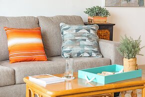 High Floor Ocean View Condo (King Bed and Parking)