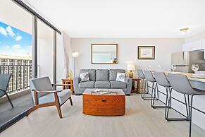 High Floor Ocean View Condo (King Bed and Parking)