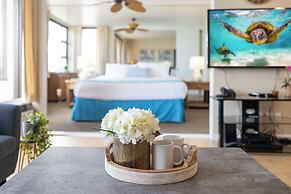 High Floor Ocean View Condo (King Bed and Parking)