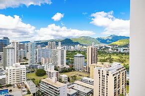 High Floor Ocean View Condo (King Bed and Parking)