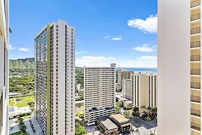 High Floor Ocean View Condo (King Bed and Parking)