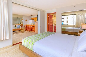 High Floor Ocean View Condo (King Bed and Parking)