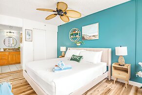 High Floor Ocean View Condo (King Bed and Parking)