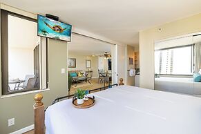 High Floor Ocean View Condo (King Bed and Parking)