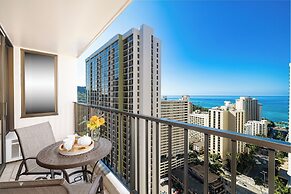 High Floor Ocean View Condo (King Bed and Parking)