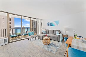 High Floor Ocean View Condo (King Bed and Parking)