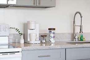 High Floor Mountain View with 2 Double Beds and Parking