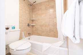 High Floor Mountain View with 2 Double Beds and Parking