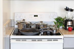 High Floor Mountain View with 2 Double Beds and Parking