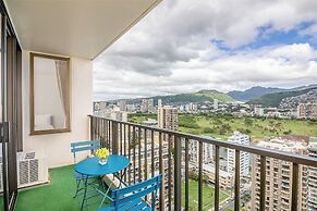 High Floor Mountain View with 2 Double Beds and Parking