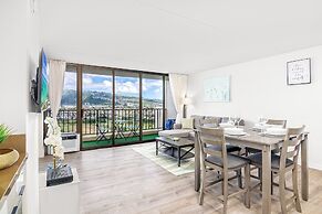 High Floor Mountain View with 2 Double Beds and Parking