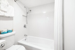 High Floor Mountain View with 2 Double Beds and Parking