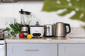 High Floor Mountain View with 2 Double Beds and Parking