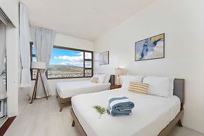 High Floor Mountain View with 2 Double Beds and Parking