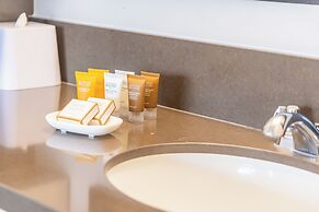 High Floor Mountain View with 2 Double Beds and Parking