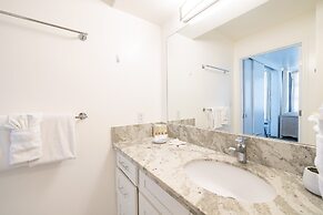 High Floor Mountain View with 2 Double Beds and Parking