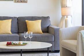 High Floor Mountain View with 2 Double Beds and Parking