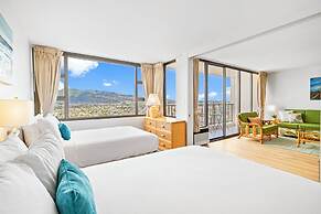 High Floor Mountain View with 2 Double Beds and Parking