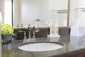 High Floor Mountain View with 2 Double Beds and Parking