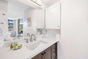 High Floor Mountain View with 2 Double Beds and Parking