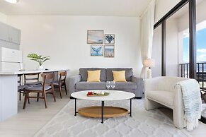 High Floor Mountain View with 2 Double Beds and Parking