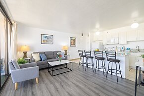 High Floor Mountain View with 2 Double Beds and Parking